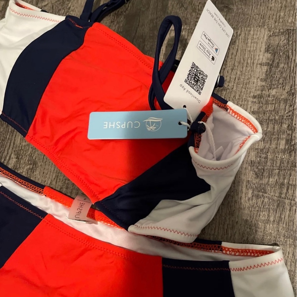 Bikini - Picture 2 of 3